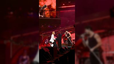 YOSHIKI Joins Jonas Brothers in New York Concert