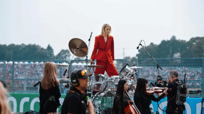 YOSHIKI исполнил государственный гимн Японии на Гран-при Формулы-1