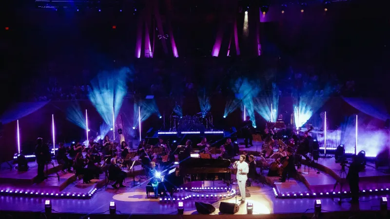 YOSHIKI وجوش جروبان يطلقان نسخة مباشرة جديدة من 'Forever Love'