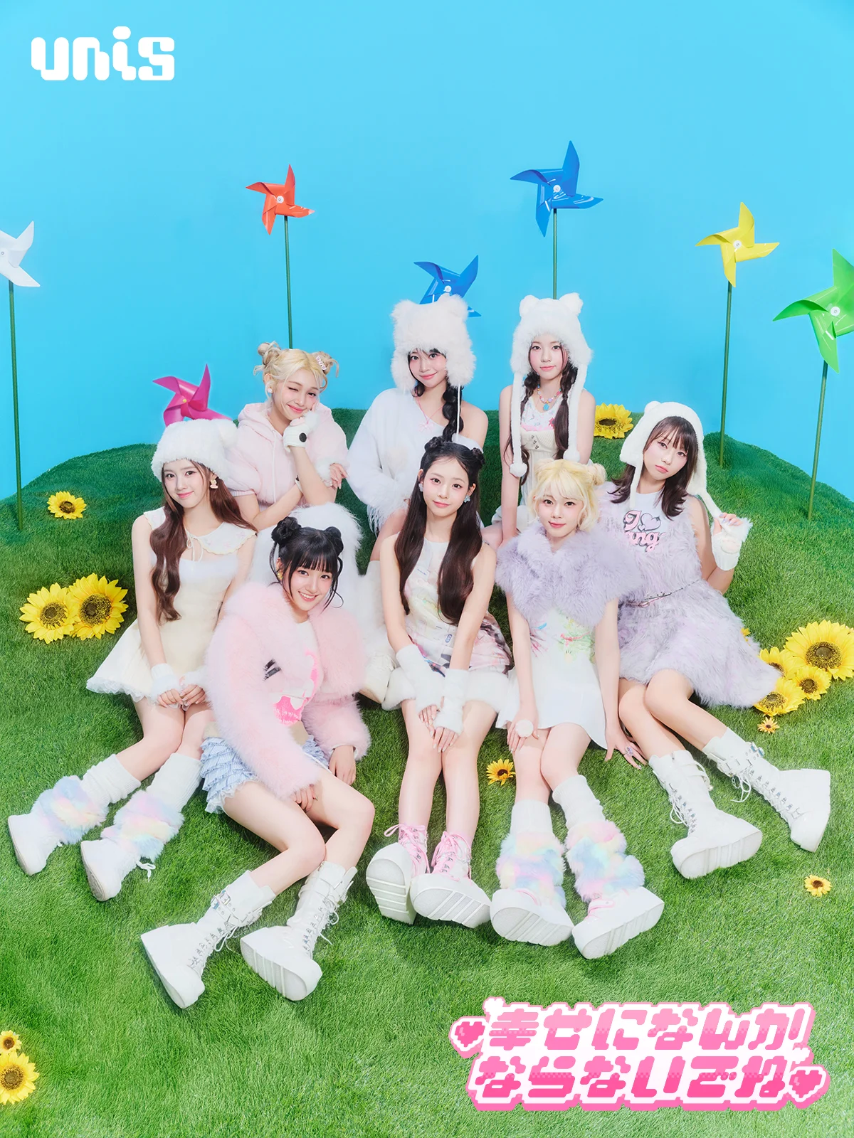 membri di UNIS in costumi pastello