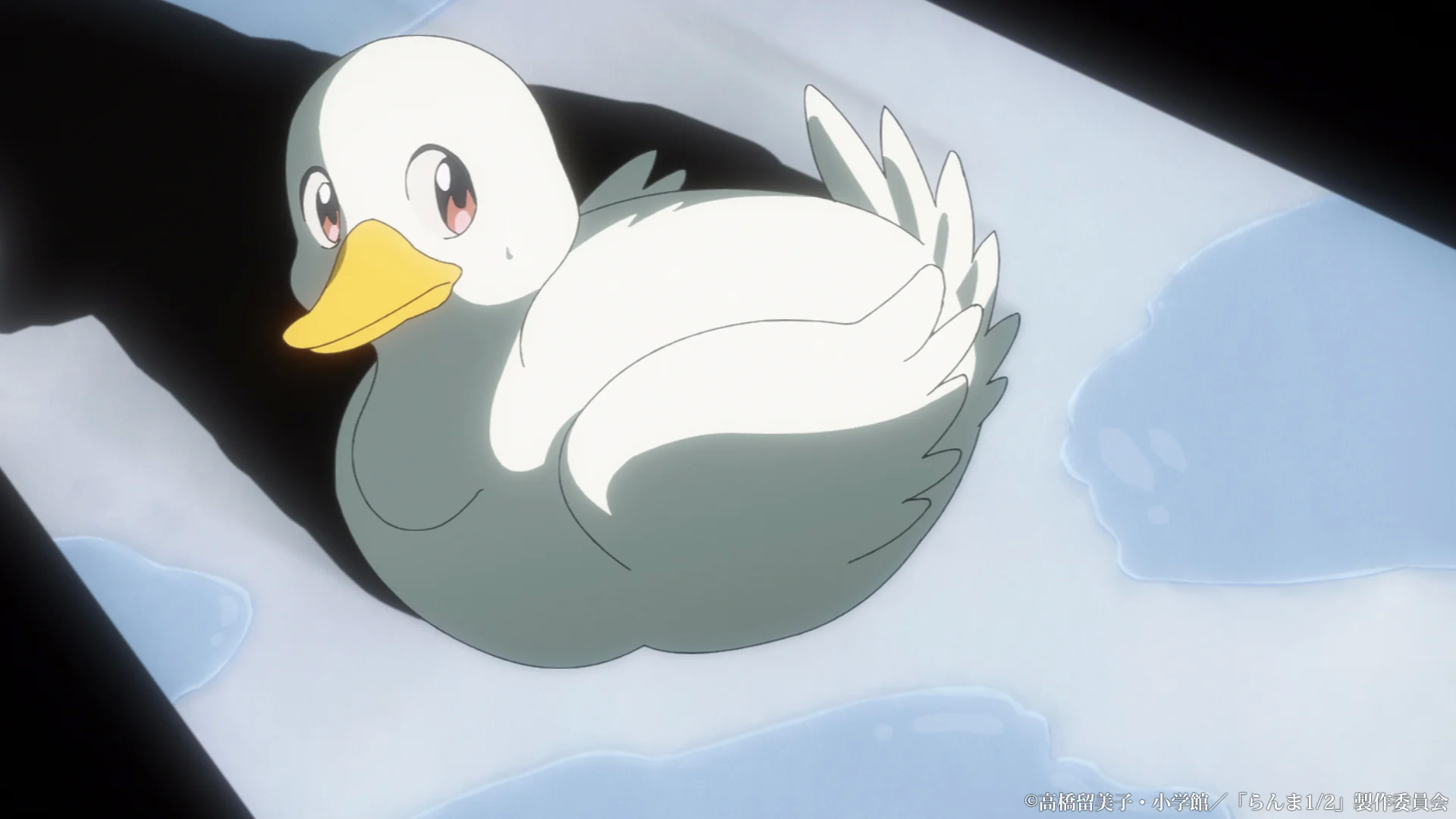 એનિમે-શૈલીની છબી: જળ પર તરતી પીળા ચાંચવાળી પ્યાંસારી કાર્ટૂન બતક