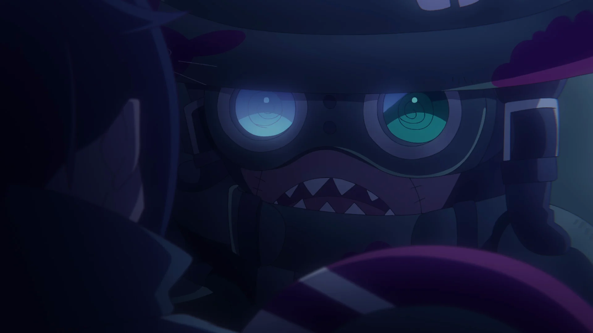 ऐनिमे दृश्य से चश्मा और तेज दाँत वाले एक चरित्र का क्लोज़-अप