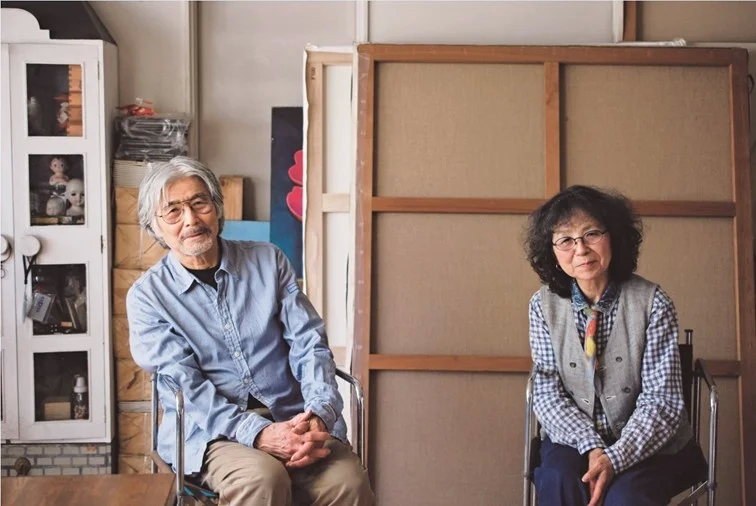 Yoshio Nakae és Noriko Ueno alkotók a stúdiójukban