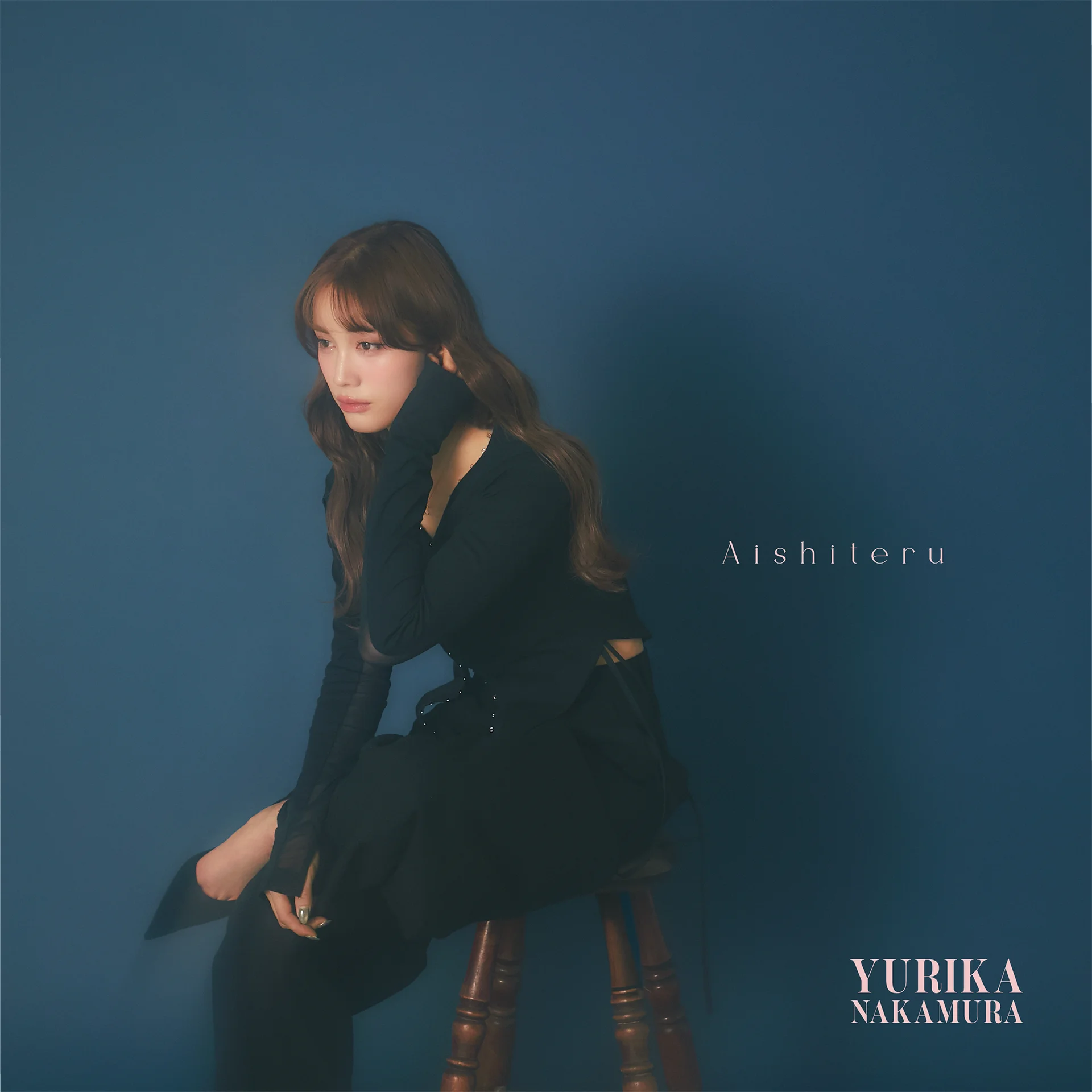 Az Aishiteru kislemez borítója Yurika Nakamuraval