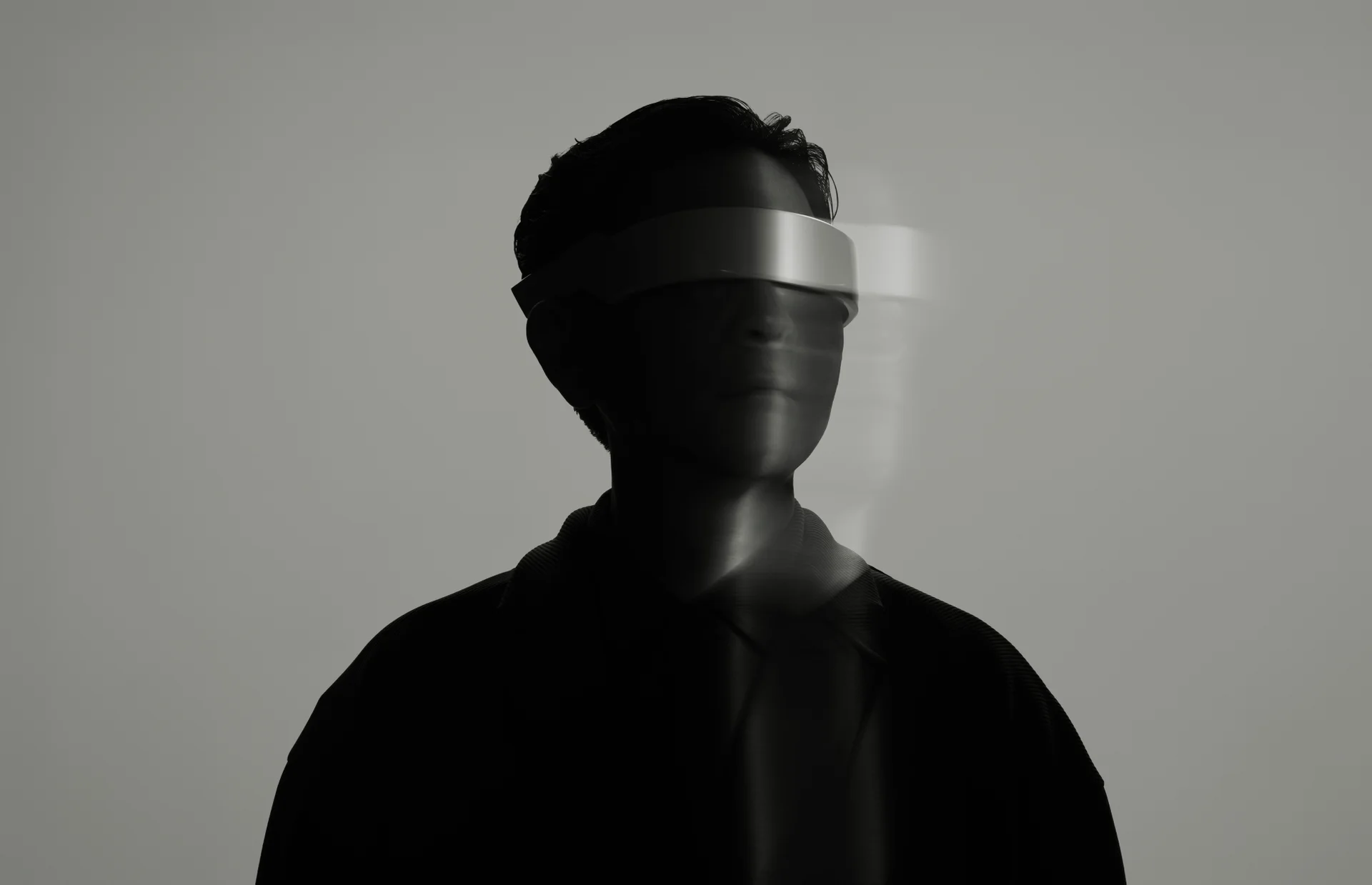 Silueta osoby s futuristickým visorem