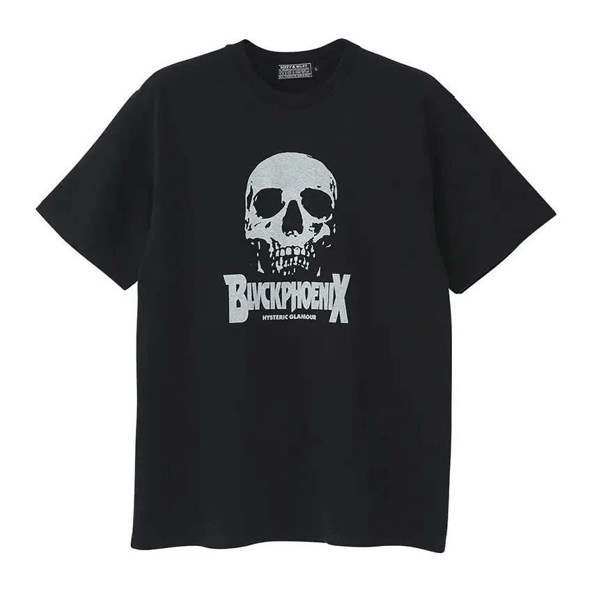 Tricou negru cu design de craniu și text care arată BLACKPHOENIX MYSTERIOUS GLAMOUR X