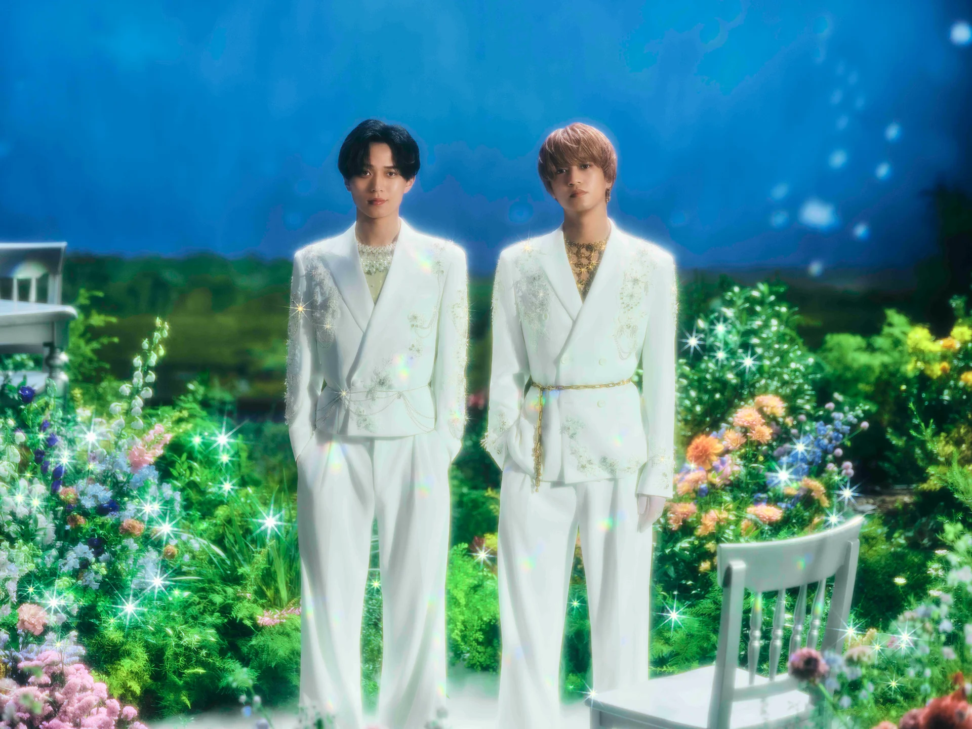 King & Prince members in a garden setting
