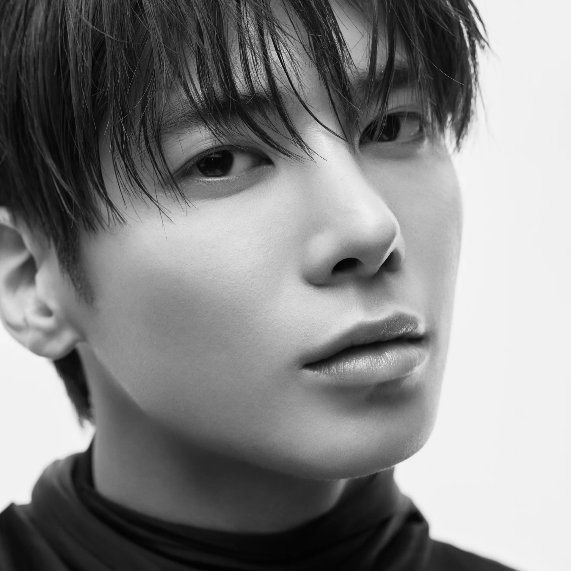 TAEHYUN svart-hvitt portrett