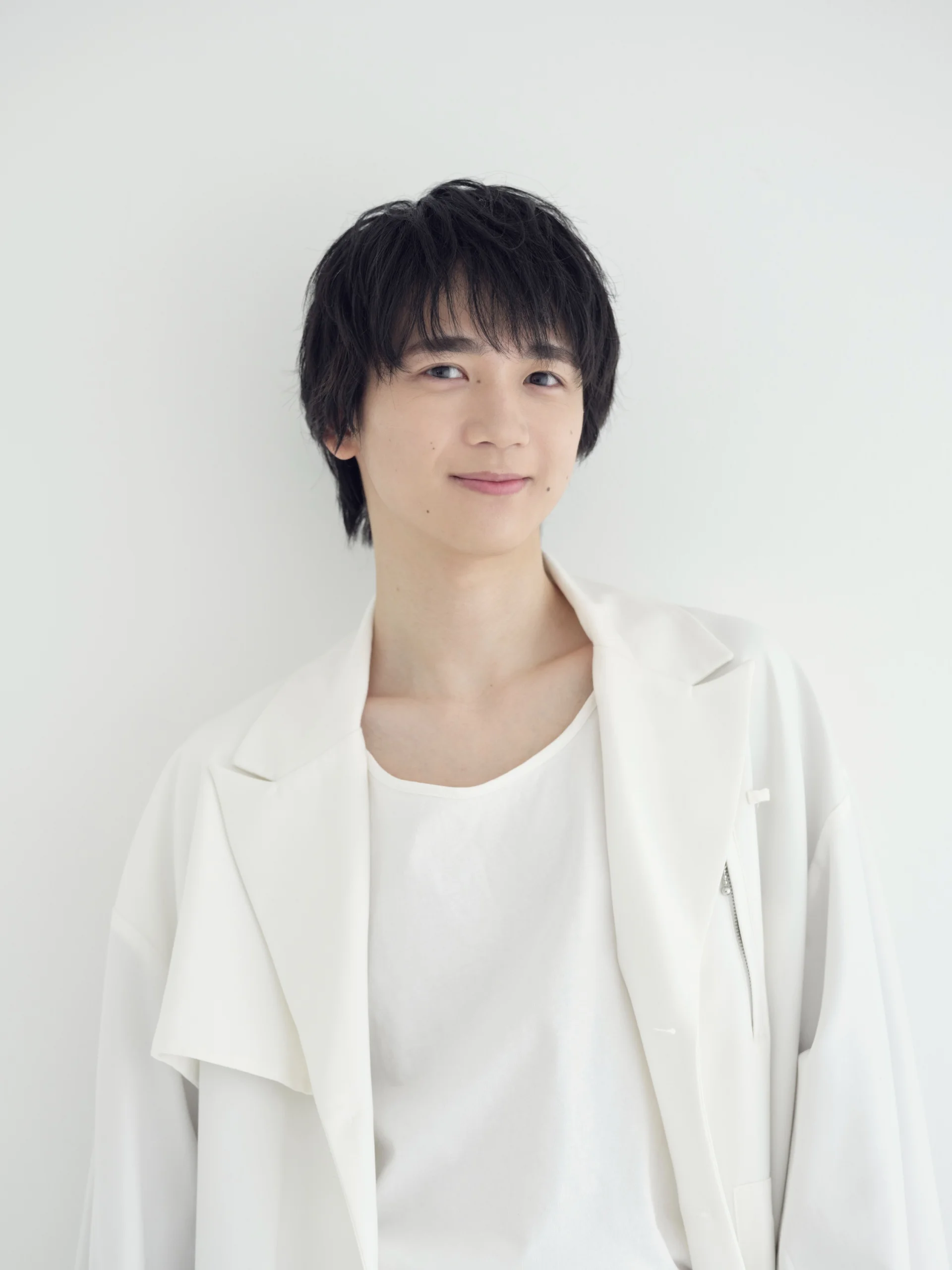 Kikunosuke Toya smiling in a white jacket
