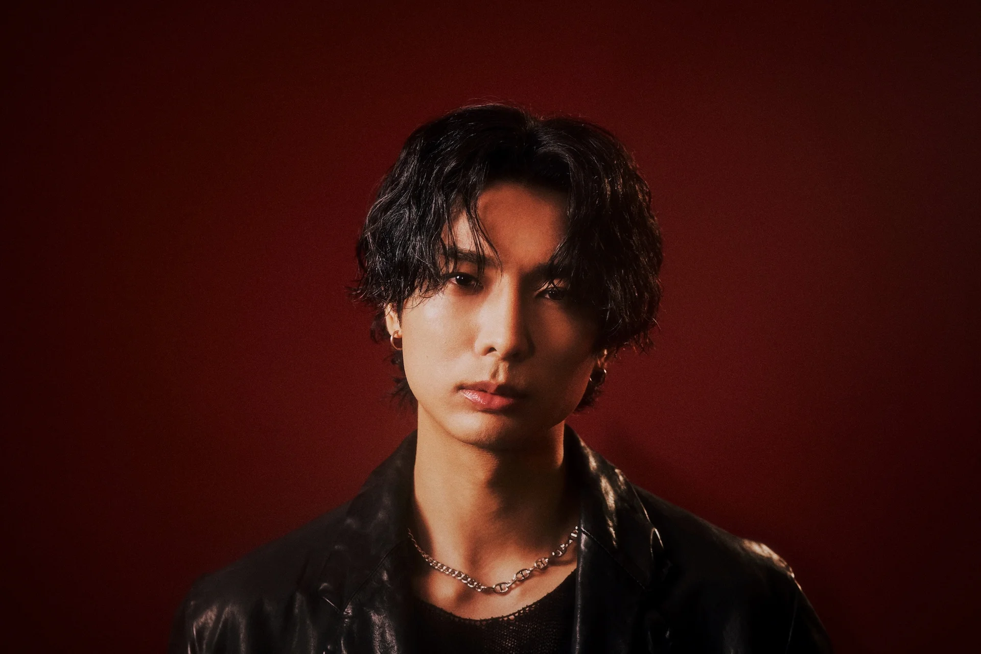 Yuto Adachi bil-jacket tal-ġlud