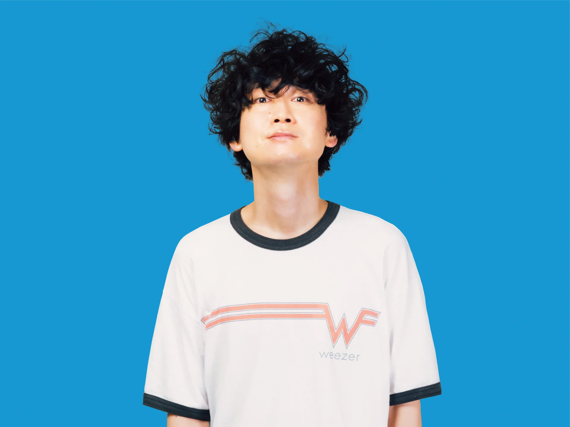 Wasure Ranneyo vocalist Shibata Takahiro in a Weezer shirt