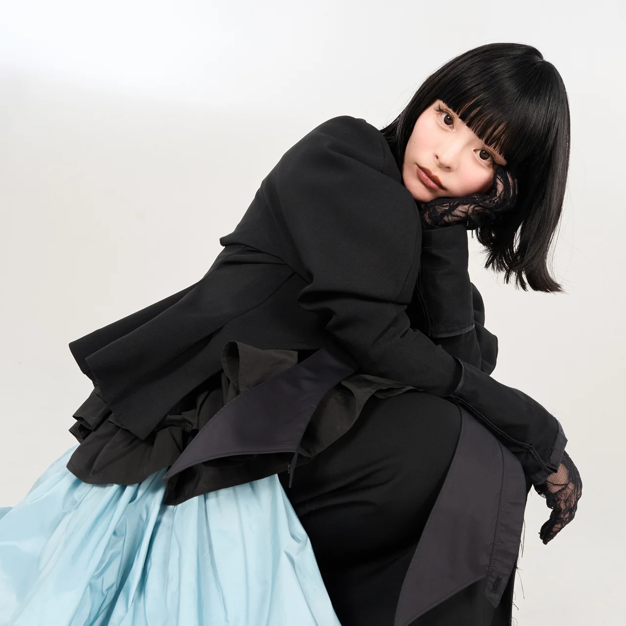 Kyary Pamyu Pamyu amb un vestit per capes
