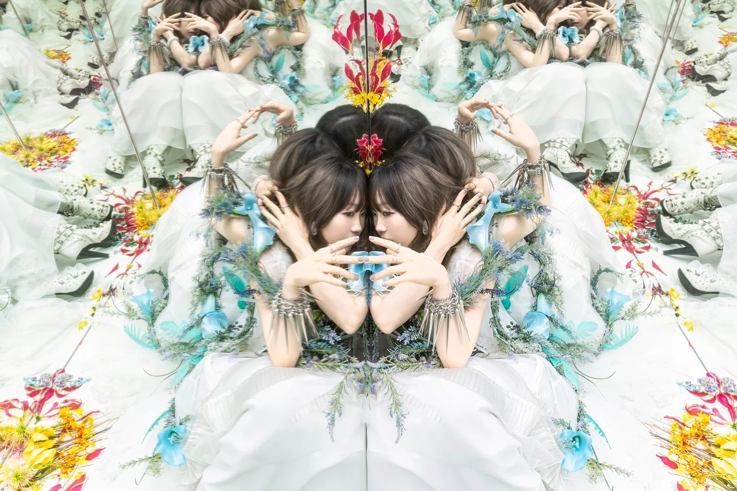 Imatge promocional surrealista per a Aimer