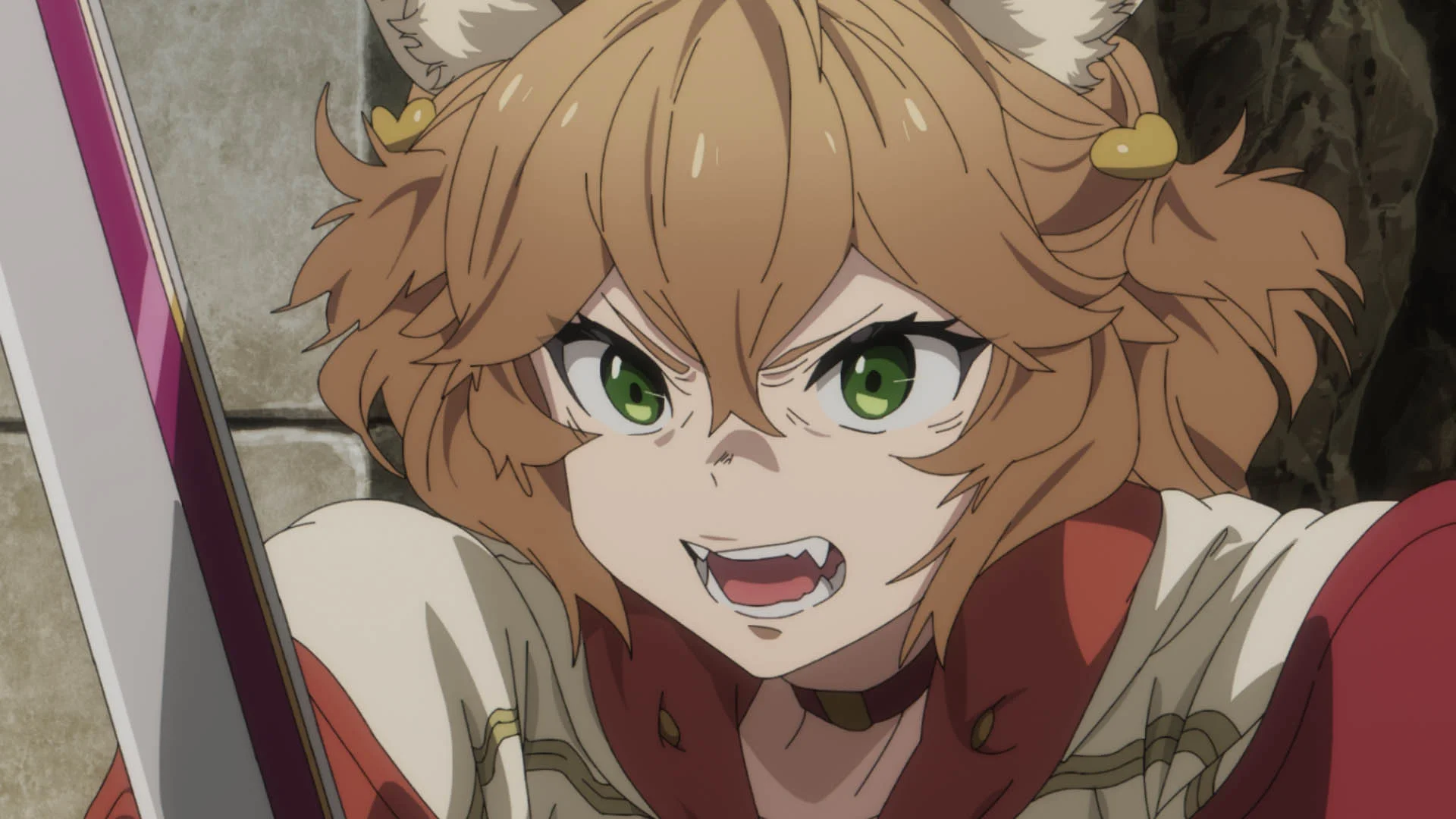 Watak anime berambut perang dan bertelinga kucing, memegang pedang dengan ekspresi intens.