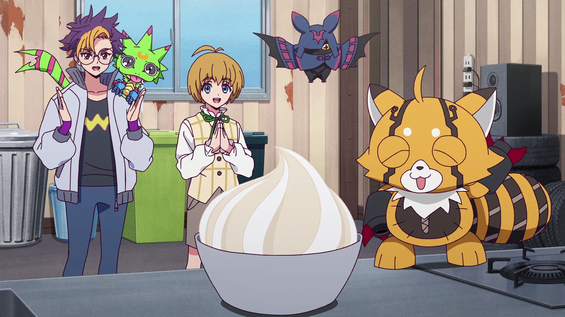 Otagda iki kesip Digimon bilen, biri ýaşyl Digimondy tutýar, stolda uly desert bar