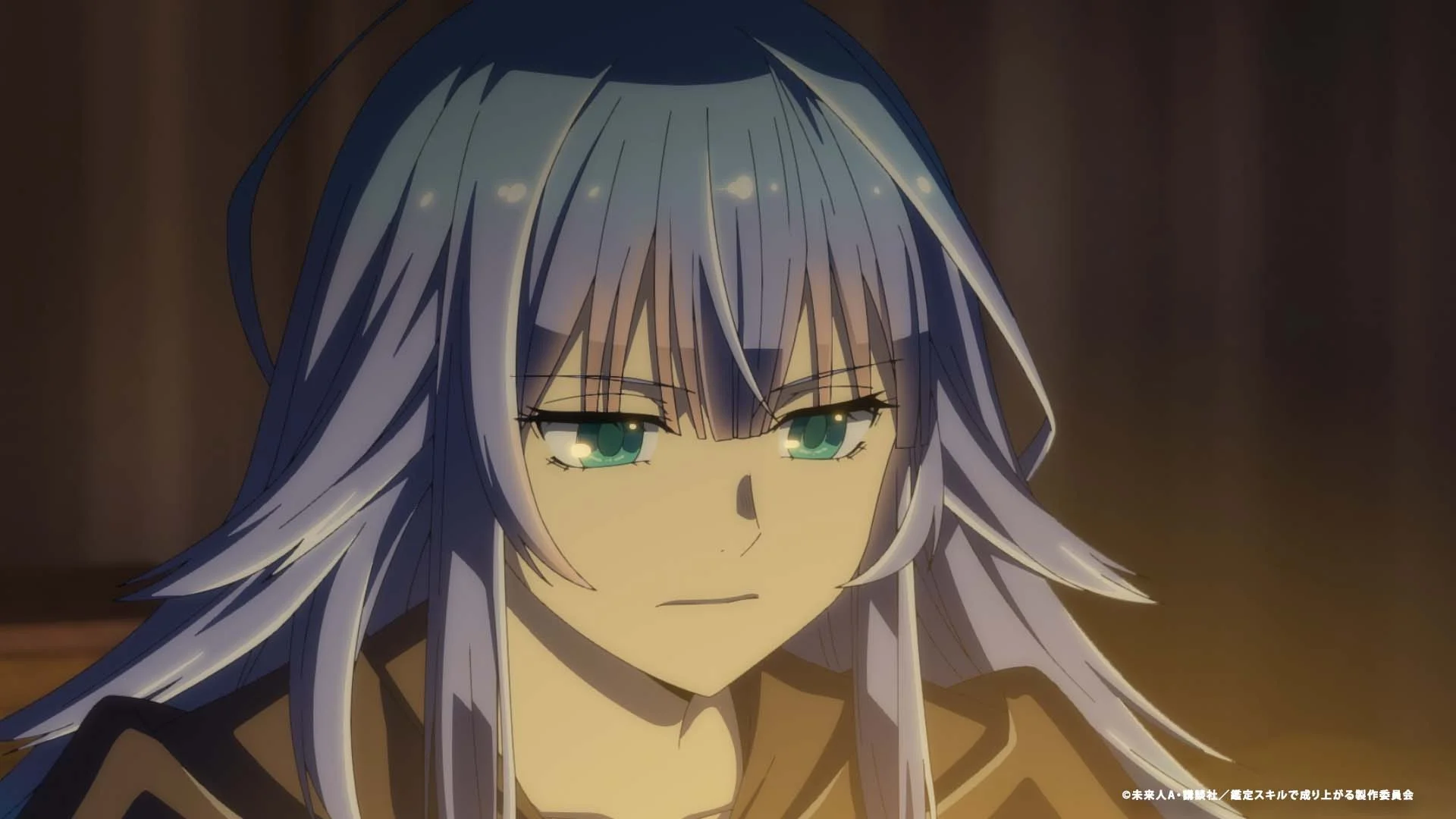 Anime-Figur mit blauen Haaren und grünen Augen mit ernstem Blick